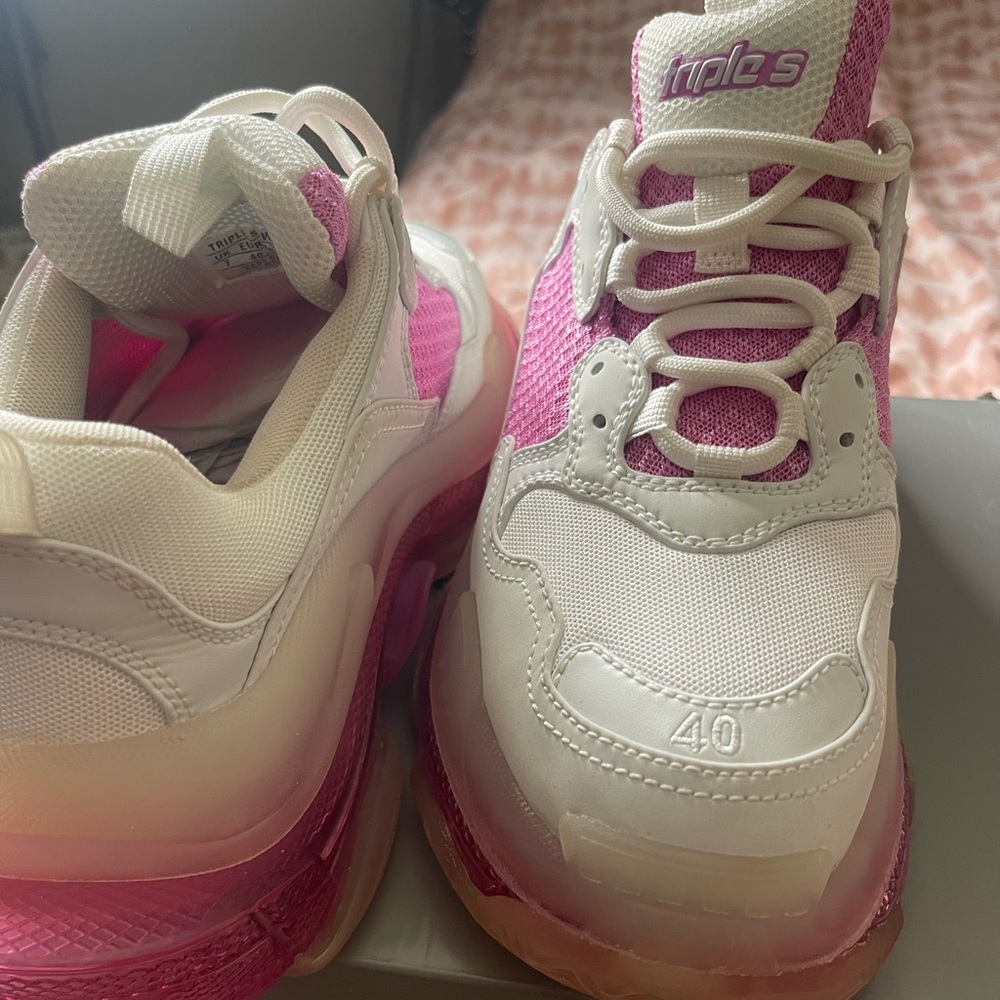 Triple S Balenciaga size “40” women’s. Comes with dust bag and new shoe strings.